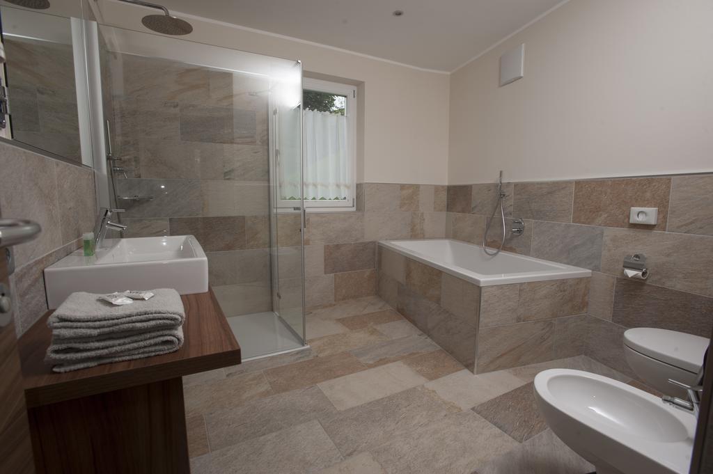 Apartmenthaus Gruberhof Schenna Exteriör bild